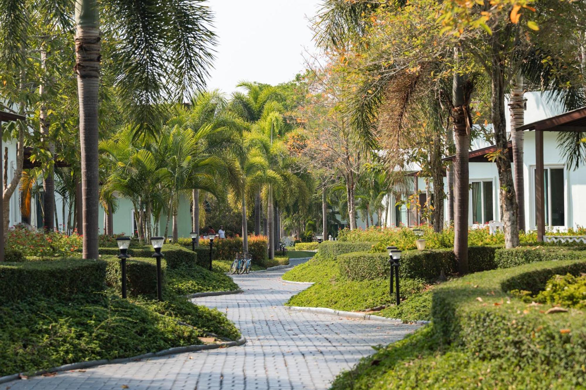 Villa Reina Resort Nong Nam Daeng Exterior photo