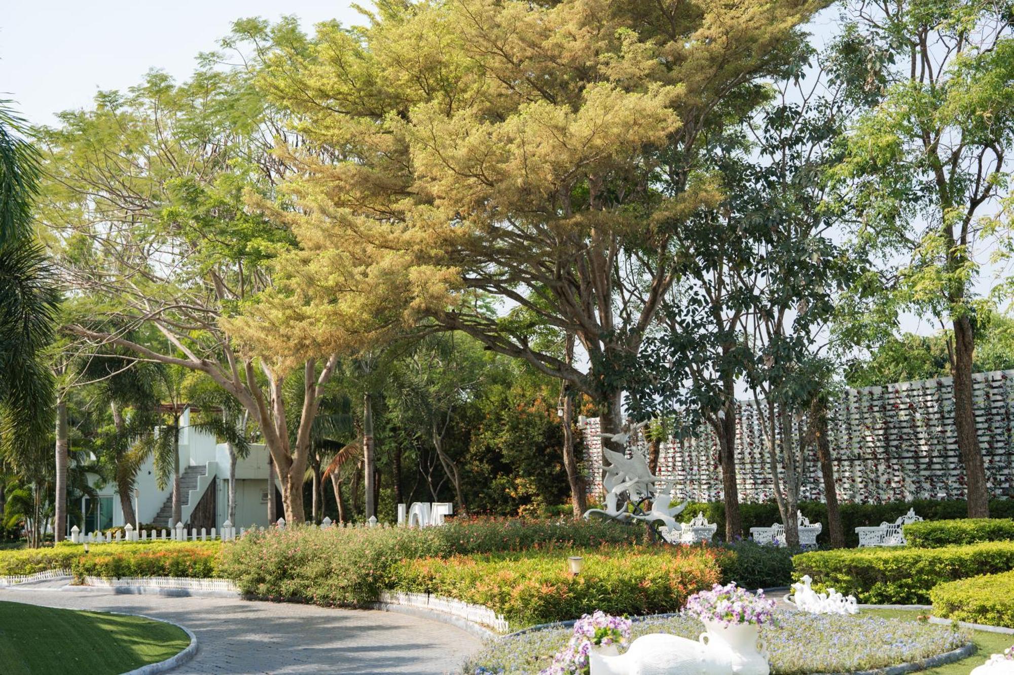 Villa Reina Resort Nong Nam Daeng Exterior photo